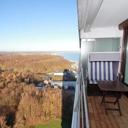Traumhafter-Blick-Mit-Balkon-Aussenpool-Und-Sauna *